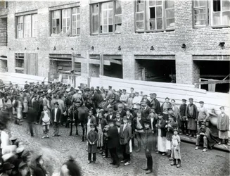 Tovární dělníci v Petrohradě stávkují na protest proti masakru v Leně v roce 1912