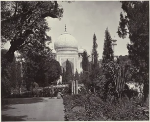 Pohled na Taj Mahal a jeho zahradu Taj, ze zahrady (původní název) Taj (název na objektu)