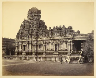 Pohled na chrám Subrahmanya poblíž pagody, Tanjore