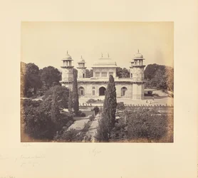 Agra; mauzoleum prince Etmada-Dowlaha, od brány