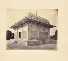 Agra; mauzoleum prince Etmad-Dowlah, mramorová kupole