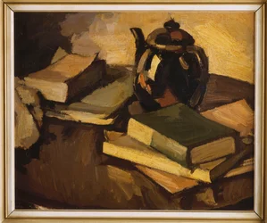 Zátiší s čajovou konvicí a knihami na stole, c.1926