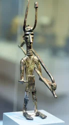 Bronzová figurka válečníka, cca 1800-1200 př.nl (bronz)