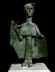 Nuragská kultura (nuragy), Sardinie: bronzová soška modlící se ženy zvaná Torralba. 8.-7. století př. n. l. Cagliari, Museo Nazionale Archeologico, Sardinie, Itálie