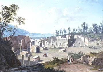 Velcí turisté na ruinách Pozzuoli nedaleko Neapole