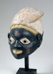 Maska Gelede od společnosti Yoruba, Nigérie