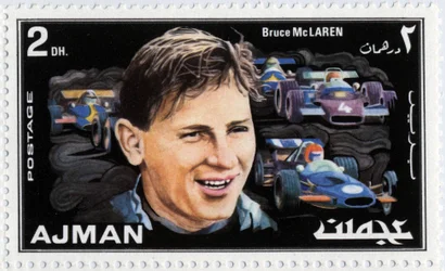 Známka Emirates Arab Units představující neozelandského automobilového řidiče Bruce Mclarena (1937-1970)