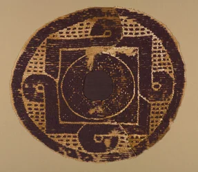 Smyčkový rondel z přikrývky nebo přikrývky, 300-400 (tkaní gobelínů s doplňkovým útkovým obalem, nebarvené len a barvená vlna)