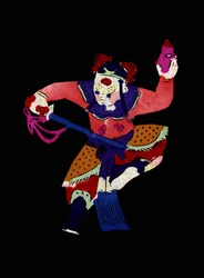 Mužská postava z Pekingské opery. Malovaný papírový výřez neboli "Jian Zhi", čínské lidové umění, Peking.