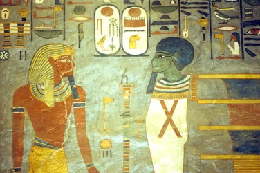 Starověký Egypt, malba, Ramesse I. před Ptahem, za nímž je sloup djed, hrobka Ramesse I., Théby