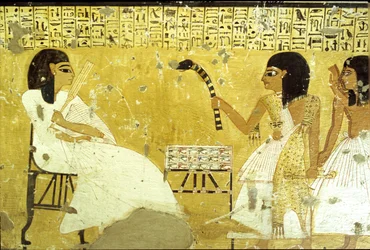 Starověký Egypt, Inherkhauova hrobka, Théby, Inherkhau před svými syny vykonávajícími kněžské povinnosti, V leopardí kůži, Nástěnná malba, Údolí šlechticů, 20. dynastie (foto)