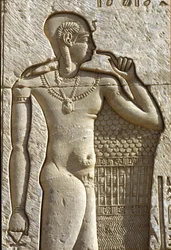 Starověký Egypt, Nástěnná malba/řezba, Ihy, syn Amonův a Mutův, Hathorin chrám, Dendera (foto)