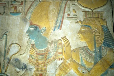 Starověký Egypt, Nástěnná malba/řezba, Isis a Osiris, Chrám Setiho I., Abydos (foto)