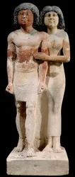 Egyptská starověká památka: vápencová socha manželů Raherky a Meresankh. 5. dynastie. Stará říše (kolem 2700-2200 př. n. l.). V. 0,52 x 0,21 m. Paříž, Musée du Louvre