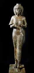Egyptská starověká památka: bronzová socha královny Karomamy, manželky faraona Takelota II. 21. dynastie. Paříž, muzeum Louvre