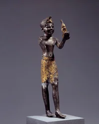 Egyptský starověk: soška krále (Sethi I?) přinášející oběť Maat. Stříbrná a zlatá socha. Regne ze Sethi (1294-1279 př. n. l.). Ztlumit. 19 cm. Paříž, muzeum Louvre
