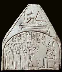 Egyptský starověk: fragment stély znázorňující uctívání boha Osirida. Nad ním je vyobrazen Anubis. Paříž, muzeum Louvre