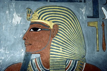 Luxor, Théby: Údolí králů. Hrobka Horemheba, egyptského faraona 19. dynastie.