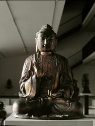 Buddha sedící v pozici lalitasana - socha, období Kamakura (1185-1333)