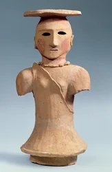 Haniwa postava šamanky, 5.-6. stol.
