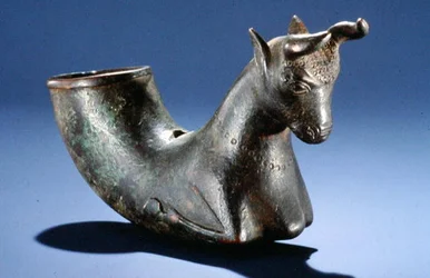 Býk se složenýma nohama, cca 550-330 př.nl (bronz)