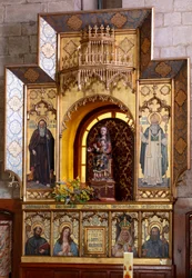 Poustevna (Poustevna Nuestra Señora de La Plaza). Uvnitř. Oltář (foto)