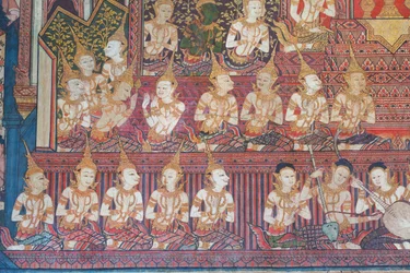 Nástěnné malby v kapli Buddhaisawan zobrazující oslavy královské svatby rodičů Bódhisattvy, krále Suddhodany z klanu Sakja a princezny Mahamaje.