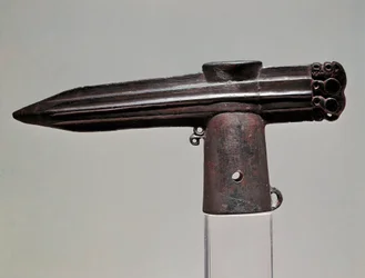Umění Skythian (skytská civilizace nebo Skythia): bronzová sekera z oblasti Krasnojarku (Sibiř a Altaj). 7. – 2. století před naším letopočtem. Petrohrad, Ermitáž muzeum
