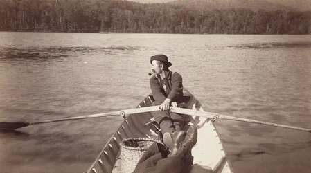 The Way It Looks from the Stern Seat, 1880-1890s (albumen stříbrný tisk ze skleněného negativu)