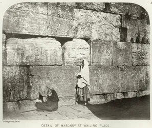 Exteriér Haram-Ash-Sharif, detail zdiva na Wailing Place, c.1864-65 bw fotografie