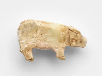 Přívěsek v podobě vodního buvola, cca 1100-1000 př. Kr