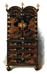 Lakovaná skříň, 1905