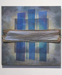 Věčné vzory, 2007 (deska, plexisklo, akrylová barva, sklo, olovo, nalezené předměty)