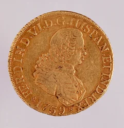 Zlatá mince (8 ecus) ze Španělska: vláda Ferdinanda (Ferdinanda) VI (1746-1759). 1759 Průměr 3,5 cm Neapol, archeologické muzeum