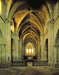 Vnitřní pohled na kostel, založený v roce 1150