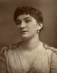 Nelly Bromley , britský herec a zpěvák, 1882