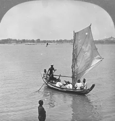 Plachetnice na řece Irrawaddy, Barma, 1908