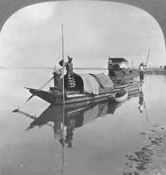 Barmská loď na řece Irrawaddy, Barma, 1908