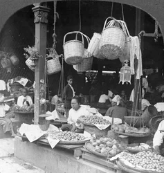 Obchody na původním trhu, Rangún, Barma, 1908