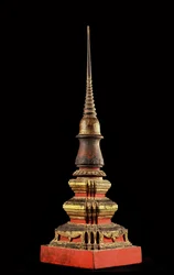 Model chedi nebo relikviářové věže (dřevo)