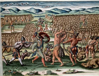 Historie Ameriky: „“ Vojáci náčelníka Outiny (nebo Olaty Utiny) bojující pomocí Francouzů z expedice Jeana Ribaulta (nebo Ribauta), nepřátelské kmeny Potanou“““ Rytina z „Admirante Narratio Americae““ (Historie ) Ameriky) od Theodora