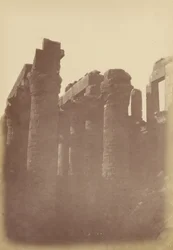 Blízký pohled na pilíře místnosti Hypostyle, Karnak
