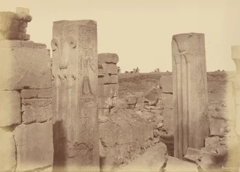 Karnak, lotosové sloupce Thotmese III