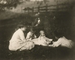 [Frances, Artie a Tom Crowell a Susan Macdowell v Avondale, PA.]