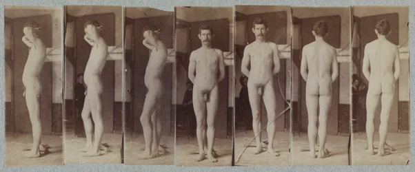 Fotografie stojícího mužského nahého modelu Joseph Smith, c. 1883.