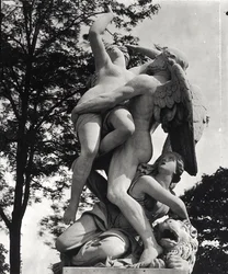 Saturn Abducting Cybele, alegorie Země, kolem 1675-80, vyfotografováno v Jardin des Tuileries v Paříži Adolphem Giraudonem (1849-1929) (mramor) (č/b foto)