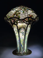 Stolní lampa z olovnatého skla „Pavučina“ od Tiffany Studios, kolem 1906