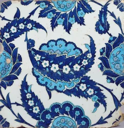 Dlaždice, Iznik, Turecko, 1540-50 (kamenná pasta s polychromovanou glazurou)