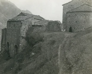 Opatství San Pietro al Monte, Civate, Lombardie, Itálie, fotografie Ugo Monneret de Villard, kolem roku 1910