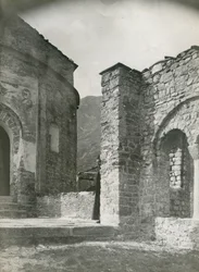 Opatství San Pietro al Monte, Civate, Lombardie, Itálie, fotografie Ugo Monneret de Villard, kolem roku 1910